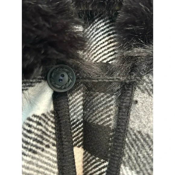 Black White Plaid Faux Fur Collar Single Button Closure Shawl Womens One Size - Picture 4 of 11